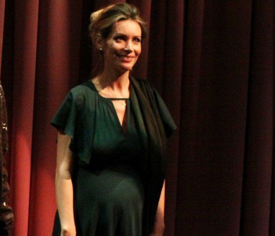 Άριελ Κωνσταντινίδη: Ανέβηκε στην σκηνή στον έκτο μήνα της εγκυμοσύνης της